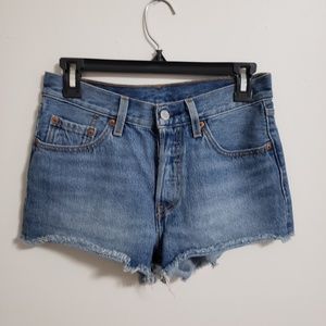 Highwaisted Levi jean shorts